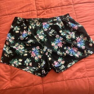 Floral Women's Shorts in Black